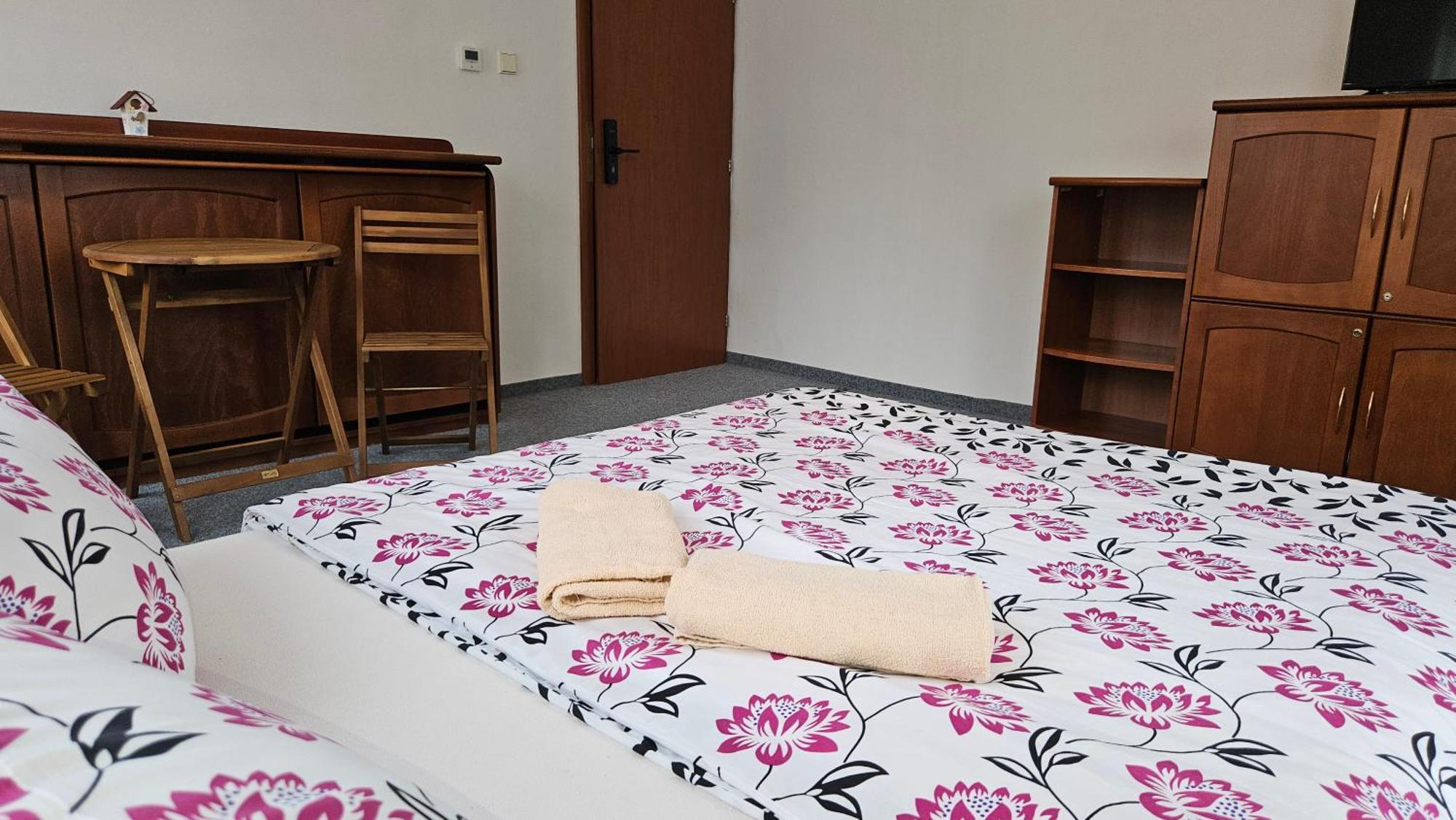 U Pohody Hotel Kovarska ภายนอก รูปภาพ