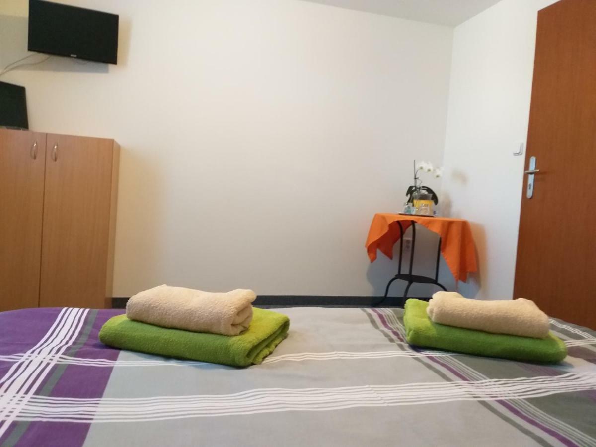 U Pohody Hotel Kovarska ภายนอก รูปภาพ